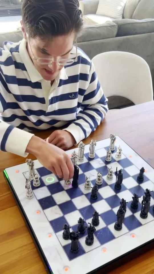 Morgan Ross playing on the GoChess Wizard Alive board